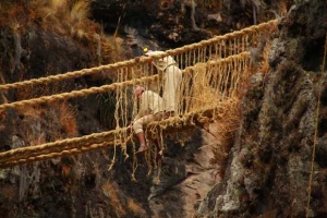 Construyendo puentes hacia la historia viva de Perú
